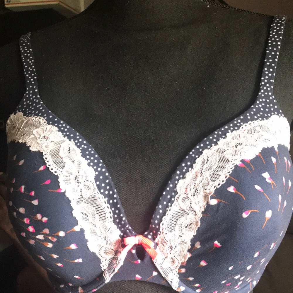 {$13 BUNDLED} VICTORIA’S SECRET BODY Blue Floral Lace Bra
